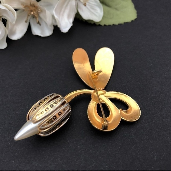 Vintage Spanish Damascene Brooch – Gold Tone Floral Tulip with Bow - Picture 4 of 9